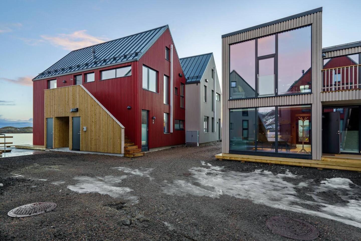 Rorbuleilighet I Idylliske Henningsvær Kültér fotó