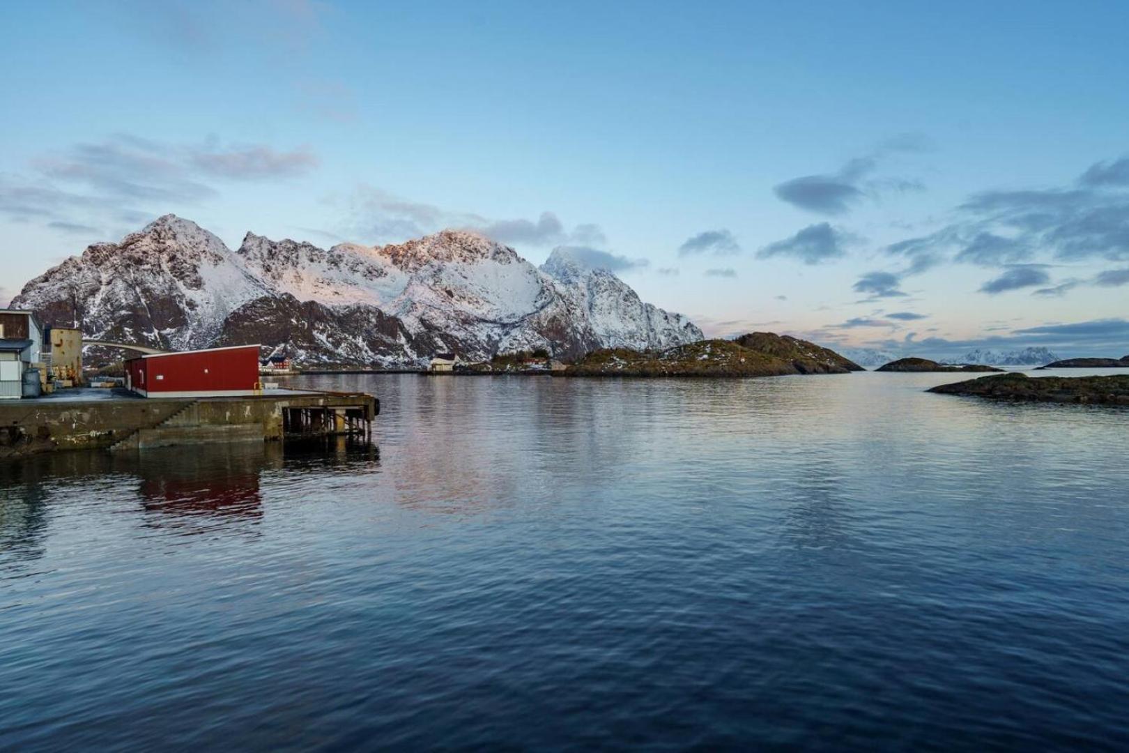 Rorbuleilighet I Idylliske Henningsvær Kültér fotó